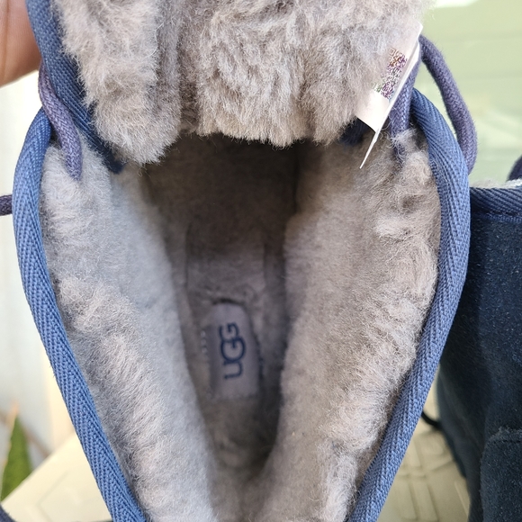 UGG Boots - Picture 5 of 6